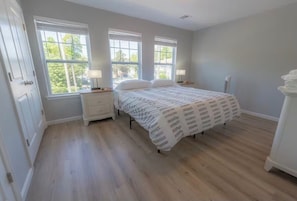 4 habitaciones, tabla de planchar con plancha, wifi y ropa de cama