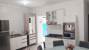 Micro-ondes, four, plaque de cuisson