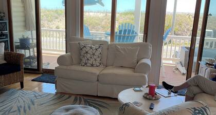 Charming 3-bedroom condo across from the beach in Sea Isle City. Bay in back.