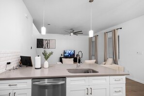 Interior - Modern contemporary 3bedroom, 2.5baths offering a blend of comfort, convenience. (Irving)