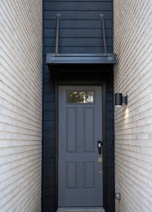 Exterior detail - Modern contemporary 3bedroom, 2.5baths offering a blend of comfort, convenience. (Irving)