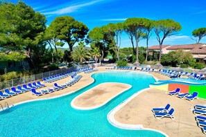 Una piscina techada, una piscina climatizada