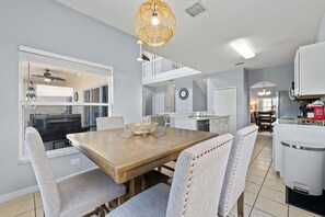 Dining - Relaxed 5BR home w/ pool & BBQ grill (Kissimmee)