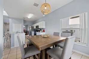 Dining - Water View Pool Home Near Disney (Kissimmee)