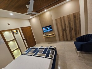 5 chambres, fer et planche à repasser, Wi-Fi, draps fournis