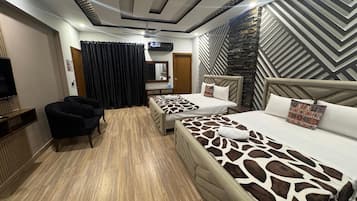 5 bedrooms, iron/ironing board, WiFi, bed sheets