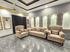 Interior - Designer 5BR|GPortion|24/7 Staff|G15 Islamabad /7Beds (Islamabad)