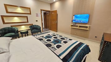 5 bedrooms, iron/ironing board, WiFi, bed sheets