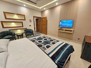 5 chambres, fer et planche à repasser, Wi-Fi, draps fournis