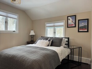 5 bedrooms, iron/ironing board, WiFi, bed sheets