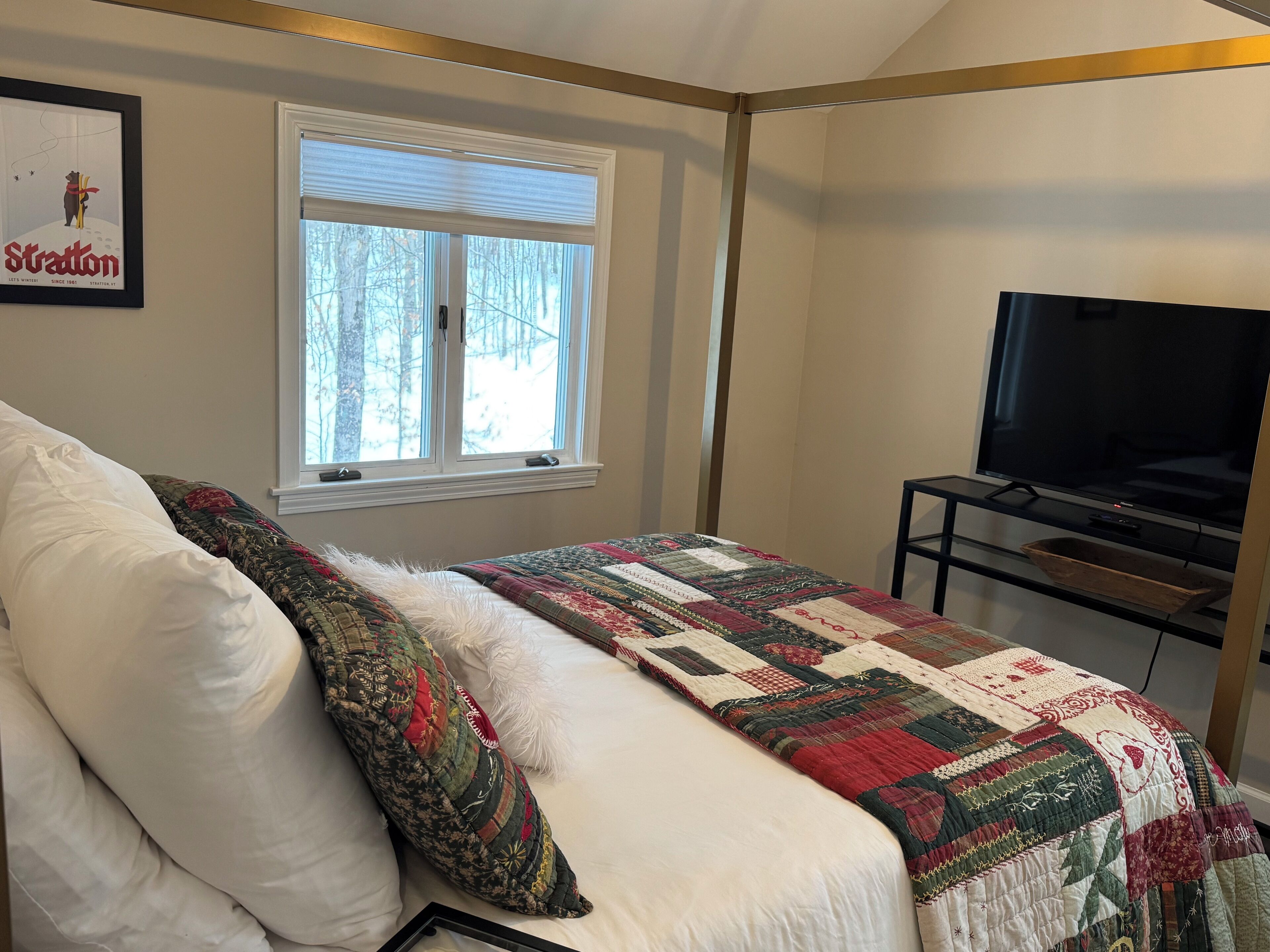 5 bedrooms, iron/ironing board, WiFi, bed sheets