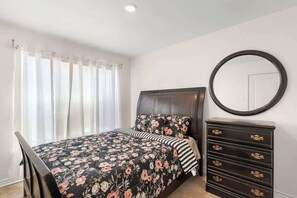 3 Schlafzimmer, Bügeleisen/Bügelbrett, WLAN, Bettwäsche