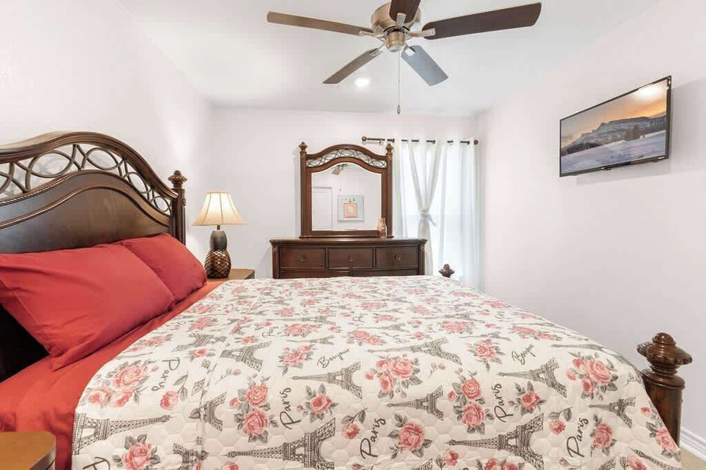 3 bedrooms, iron/ironing board, WiFi, bed sheets