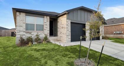 Private Cul-de-Sac House w/ Fast Wi-Fi & Parking