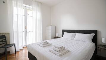 Iron/ironing board, free WiFi, bed sheets