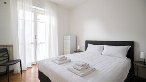 Een strijkplank/strijkijzer, gratis wifi, beddengoed