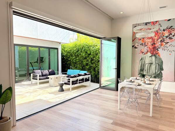 Smart TV - Chic & Stylish Home Steps from Tampa Riverwalk (Tampa)