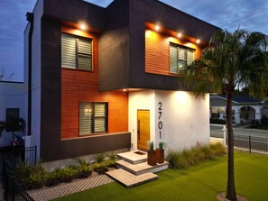 Exterior - Chic & Stylish Home Steps from Tampa Riverwalk (Tampa)
