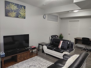 Interior - Unwind in this serene environment with close proximity to the airport. (Calgary)