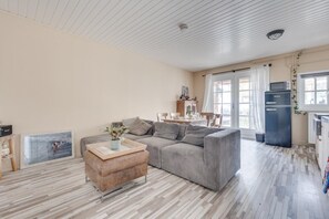 Smart TV - Single-storey beachlodge close to the sea, with fenced terrace and awning. (Koudekerke)