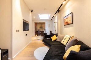 TV - Experience Timeless Elegance in Mayfair (London)