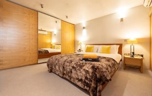 3 chambres, fer et planche à repasser, Wi-Fi, draps fournis