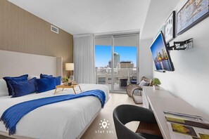 Bedroom - Free Car Parking & 1BR Apt w/ Stunning Views (Hollywood)