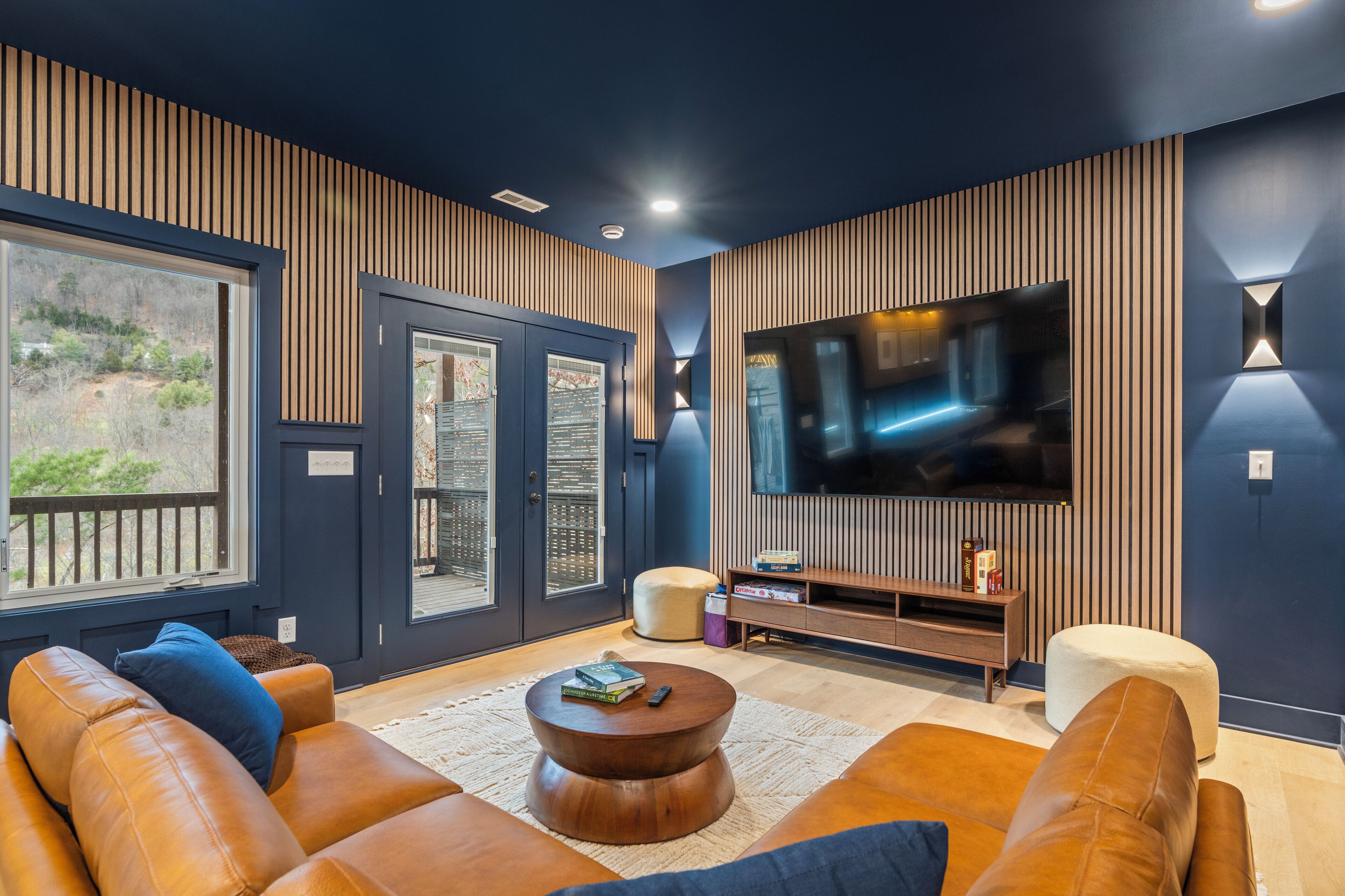 Smart TV, chimenea, videojuegos y tenis de mesa 