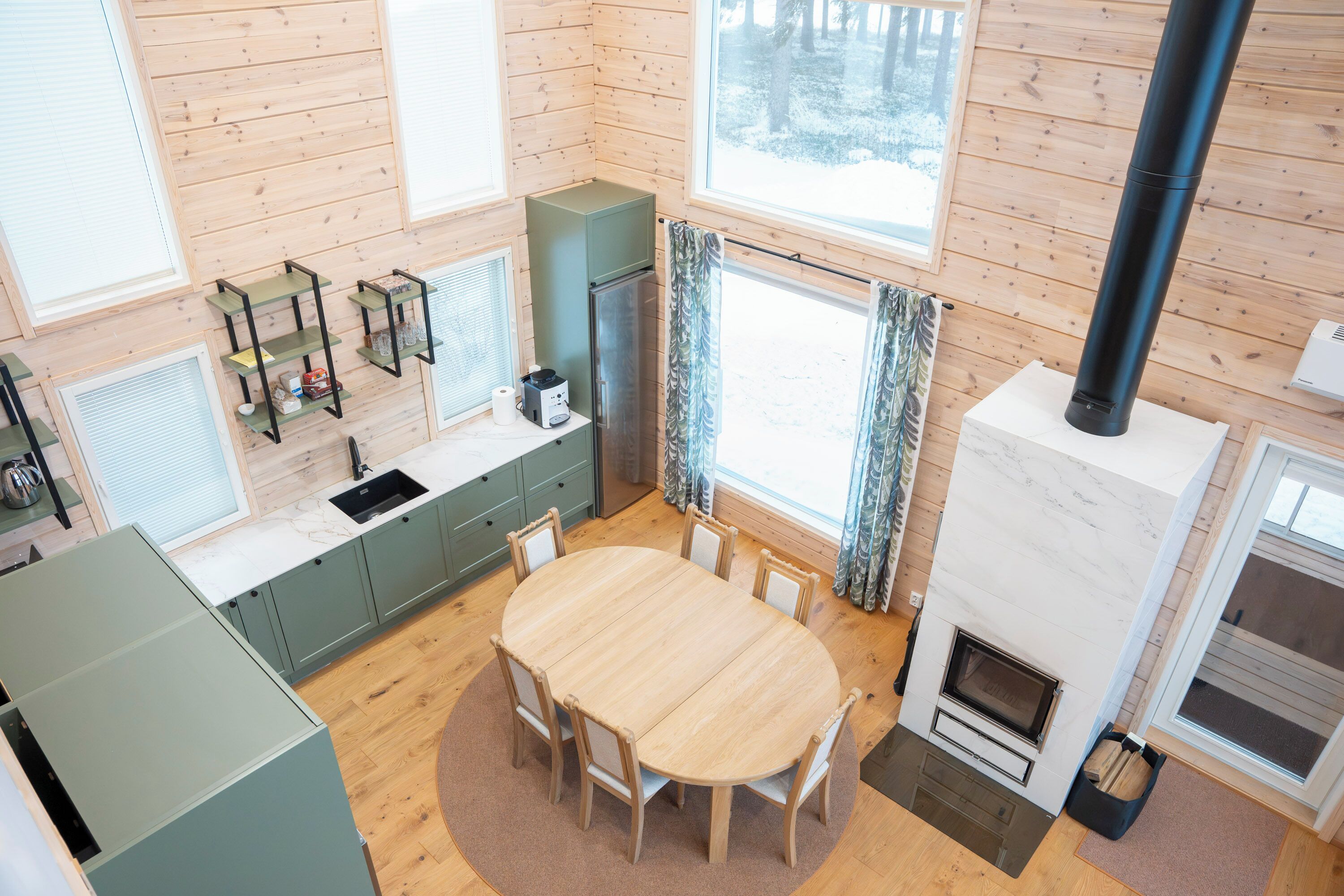 Superior-talo, 3 makuuhuonetta, järvinäköala, järven rannalla | Ruokailu