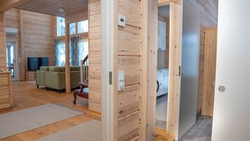 Superior House, 3 Bedrooms, Lake View, Lakeside | Interior