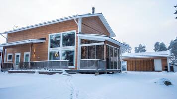 Superior-talo, 3 makuuhuonetta, järvinäköala, järven rannalla | Ulkopuoli