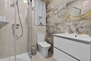 Shower, hair dryer, towels, soap - Brand new apartment in the heart of Bugibba just 30 seconds from its square (St. Paul's Bay)