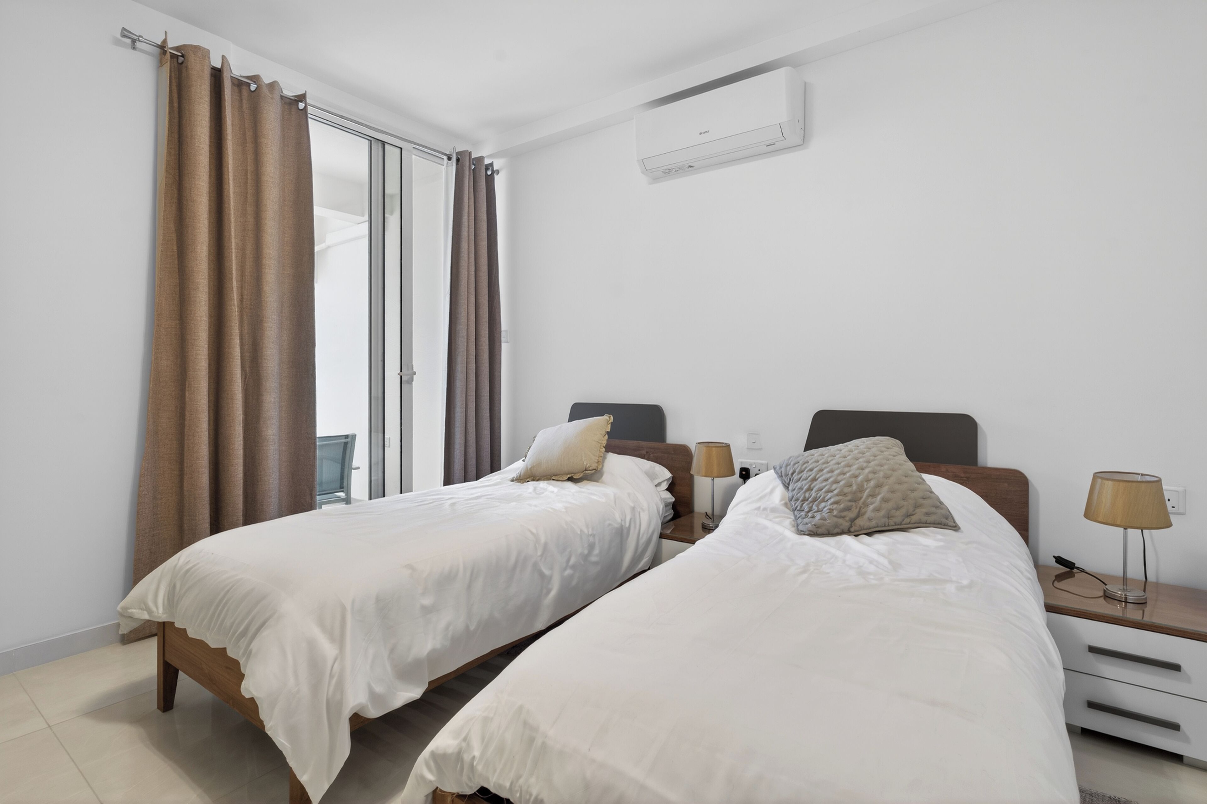 2 chambres, fer et planche à repasser, Wi-Fi gratuit, draps fournis