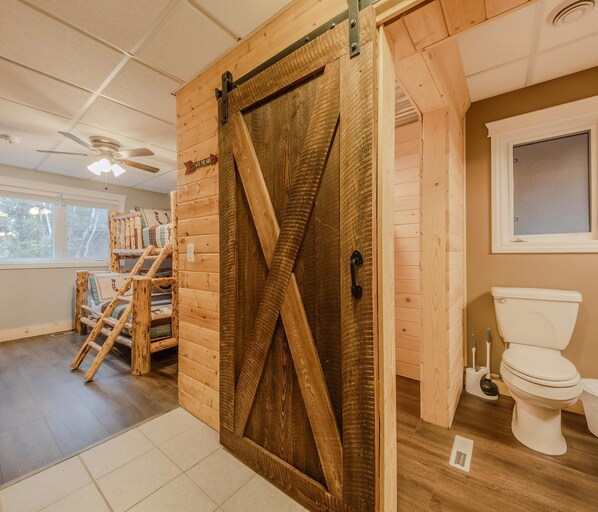Shower, hair dryer, towels, shampoo