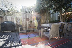 Outdoor dining - Spacious 3BR/2.5BA Glen Park home with patio (San Francisco)