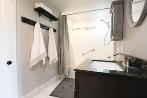 Shower, hair dryer, towels - Spacious 3BR/2.5BA Glen Park home with patio (San Francisco)