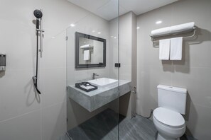 Bathroom - Surestay Plus By Bw Ramkhamhaeng Airport Rail Link Bangkok (Bangkok)