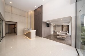 Lobby - Surestay Plus By Bw Ramkhamhaeng Airport Rail Link Bangkok (Bangkok)