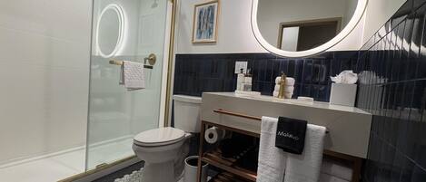 Chambre Standard, 1 trĂšs grand lit, non-fumeur | Salle de bain