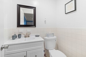 Hair dryer, towels, soap, toilet paper - Updated Virginia Beach Townhome in Chics Beach. Only a few blocks to the beach ! (Virginia Beach)