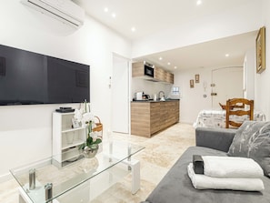 TV - Apartment for 4 people near Croisette and Palais (Cannes)