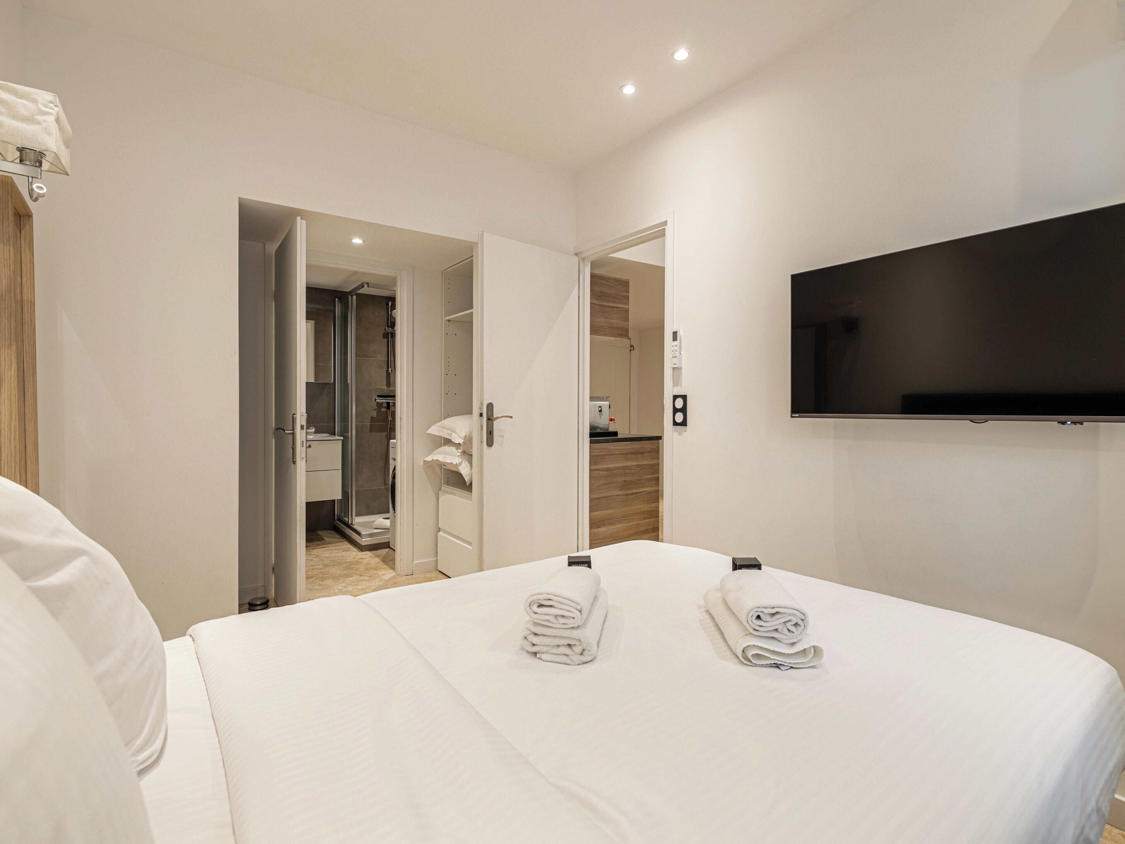 Bügeleisen/Bügelbrett, WLAN, Bettwäsche