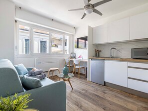 TV - Apartment for 4 people near Croisette and Palais (cannes)