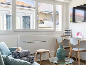 TV - Apartment for 4 people near Croisette and Palais (cannes)