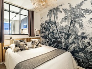 Silitysrauta/-lauta, Wi-Fi, vuodevaatteet