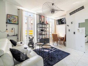 TV - Small cocoon for two at 5 minutes from Croisette (Cannes)