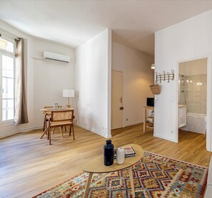 Interior - Hotel-Style Suite Studio 50m from Croisette (Cannes)
