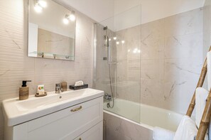 Hair dryer, towels - Hotel-Style Suite Studio 50m from Croisette (Cannes)