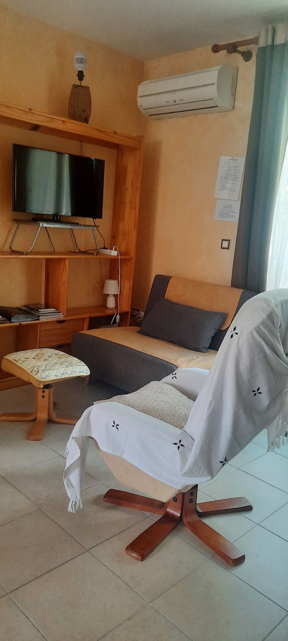 "Le Pesquit" Large, Fully-equipped 36m2 Studio On One Level: Private Terrace. - Lescar