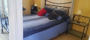 1 bedroom, iron/ironing board, travel cot, free WiFi - "Le Pesquit" large, fully-equipped 36m2 studio on one level: private terrace. (Lescar)